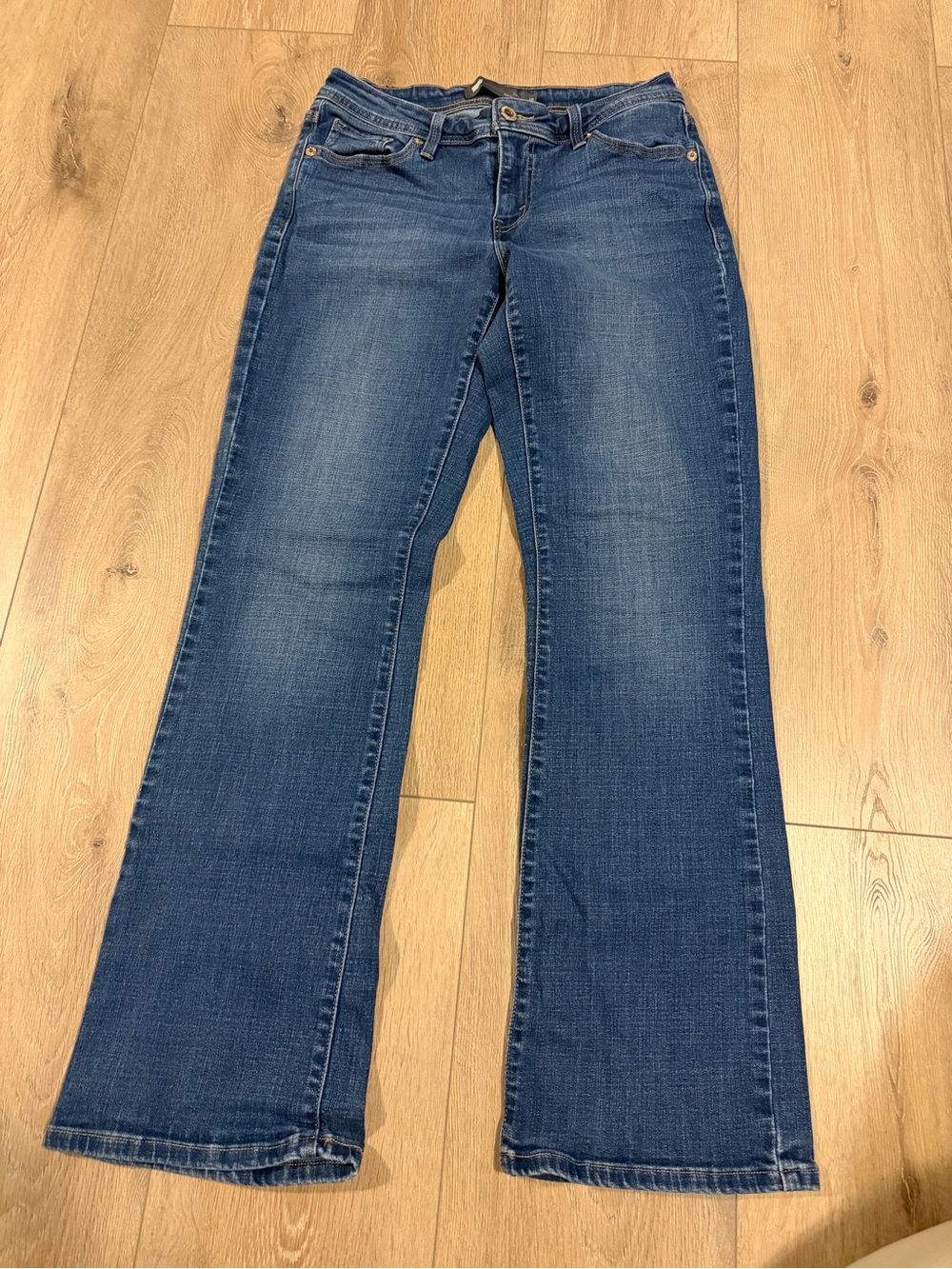 Levi's Women's Bootcut Jeans in Medium Blue Wash